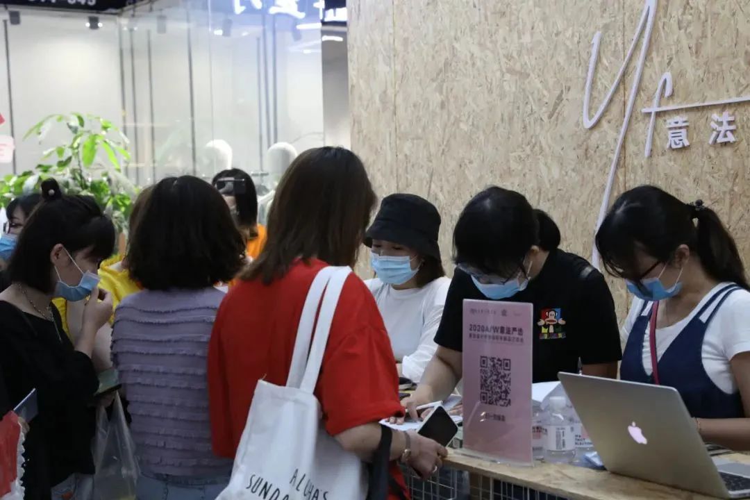 三月：微信裂变，客户转先容，双十一我们的一个小方案